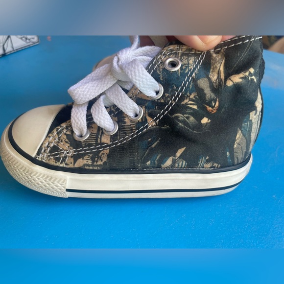 Converse All Star "Dark Knight"
Batman Chuck Taylor - Picture 2 of 6